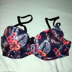 Victoria’s Secret PINK lightly lined bra